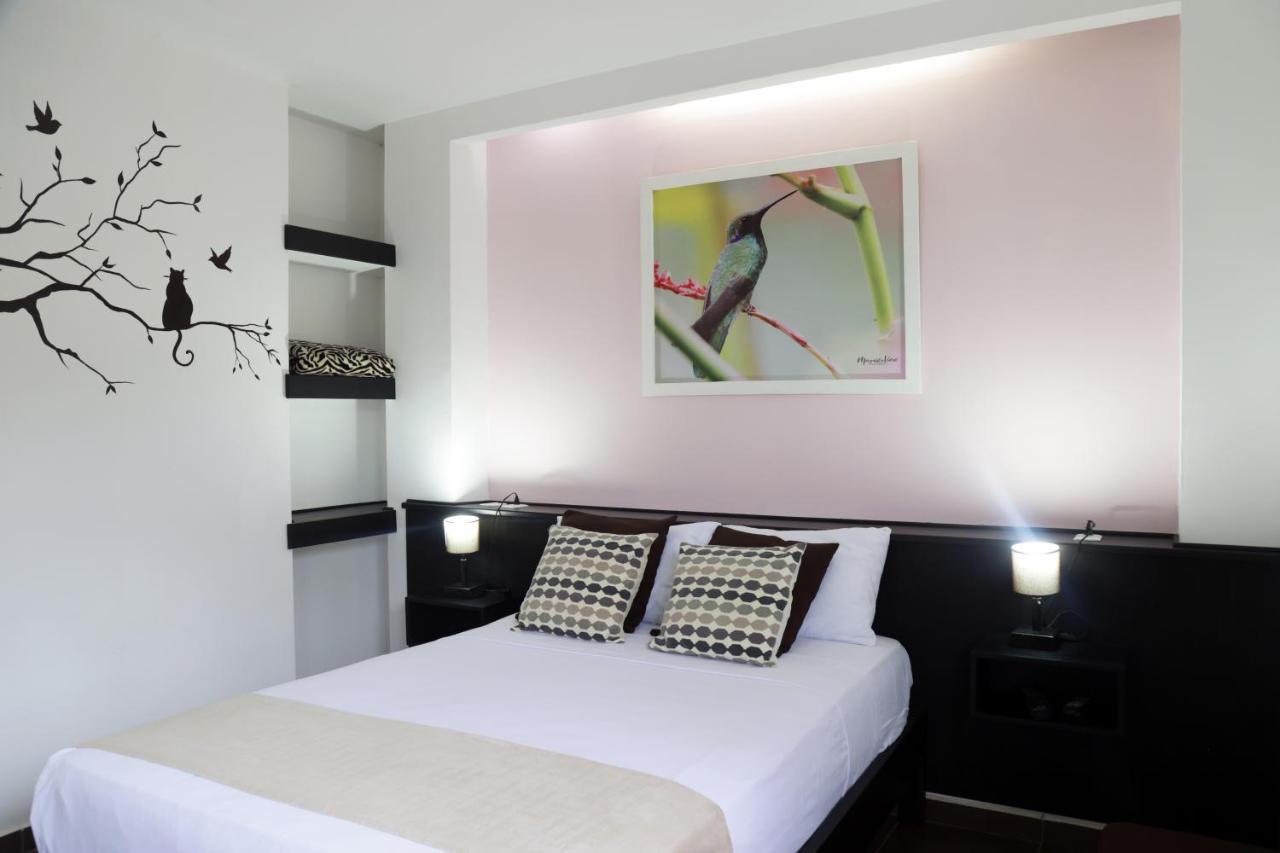 Hotel-Restaurante Ancora Puerto Lopez Bagian luar foto